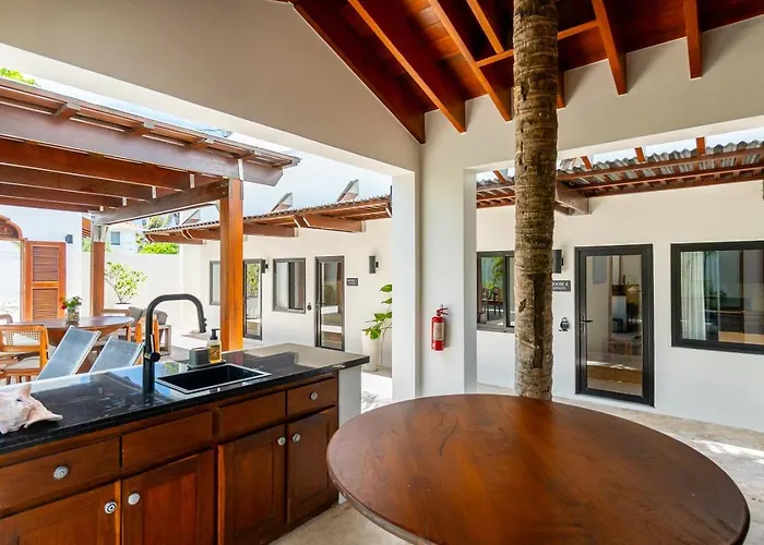Private - Large Pool And Jacuzzi *