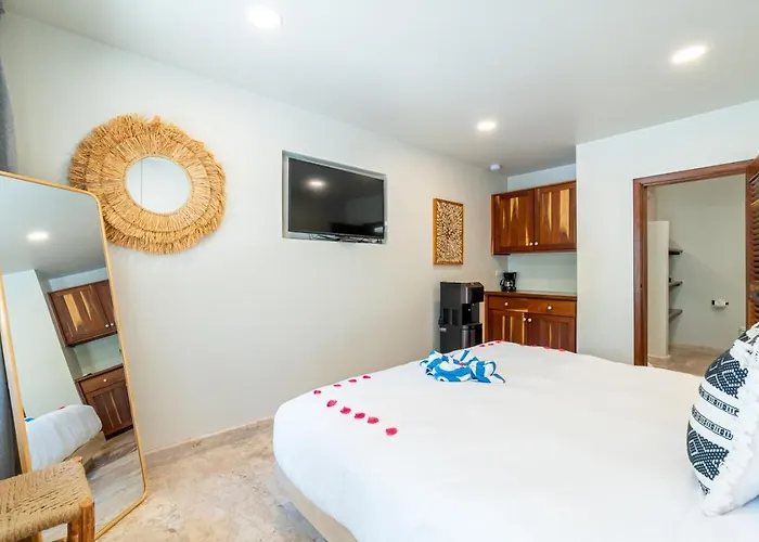 Private - Large Pool And Jacuzzi Villa
