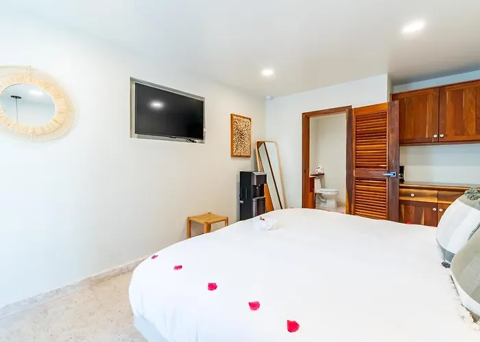Private - Large Pool And Jacuzzi Villa